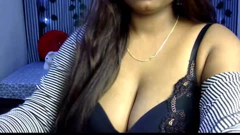 Snapshot of jennysinghaniya chatting on 02.13.25 jenny online show from 02.13.25