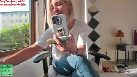 Snapshot of jennywildd chatting on 05.19.26 infamous blondiechloe. Jennyjennywildd online show from 05.19.26