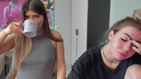 Snapshot of jeremayalove chatting on 03.01.25 Hi hi We are Jessie and Betti online show from 03.01.25