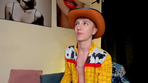 jero independent model online show from 01.15.25