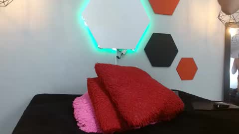 Snapshot of jesiclark chatting on 01.11.25 sofi online show from 01.11.25