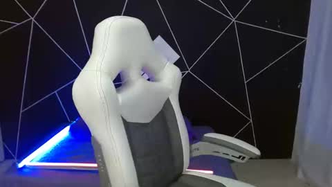 Snapshot of jesiclark chatting on 01.12.25 sofi online show from 01.12.25