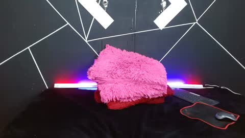 Snapshot of jesiclark chatting on 01.19.25 sofi online show from 01.19.25