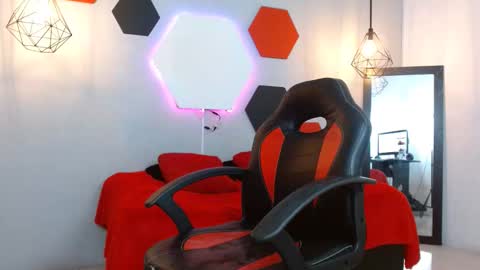 Snapshot of jesiclark chatting on 02.27.25 sofi online show from 02.27.25