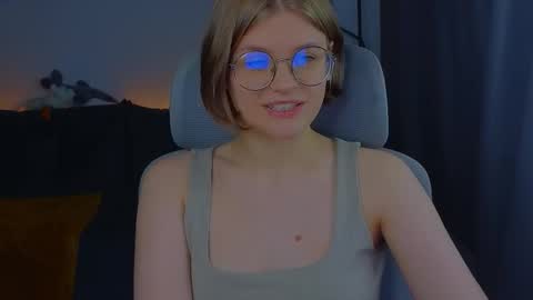 Snapshot of jess0e9 chatting on 10.23.25 JessieVibes online show from 10.23.25