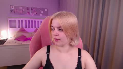 Snapshot of jess_marais chatting on 09.19.25 Jess online show from 09.19.25