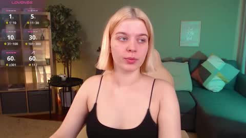 Snapshot of jess_marais chatting on 09.23.25 Jess online show from 09.23.25