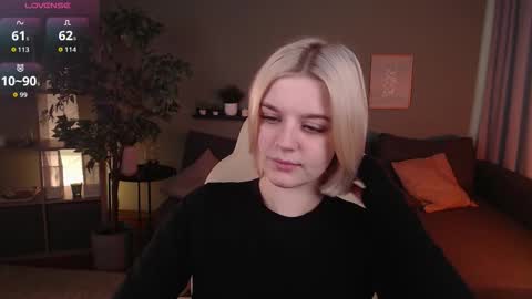 Snapshot of jess_marais chatting on 10.21.25 Jess online show from 10.21.25