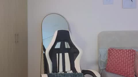 Snapshot of jessey_adams chatting on 02.15.26 bella adams online show from 02.15.26