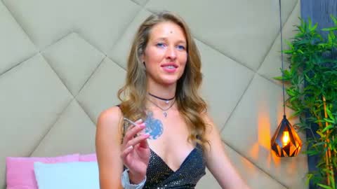 Snapshot of jessicagibson chatting on 07.23.26 Jessica online show from 07.23.26
