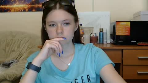 Snapshot of jessicaholland1 chatting on 06.20.26 jessicaholland1 online show from 06.20.26