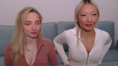 Snapshot of jessicahwinters chatting on 11.21.25 Jessica online show from 11.21.25