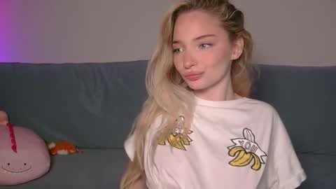 Snapshot of jessicahwinters chatting on 11.28.25 Jessica online show from 11.28.25