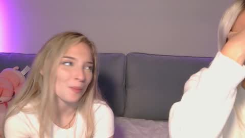 Snapshot of jessicahwinters chatting on 11.30.25 Jessica online show from 11.30.25