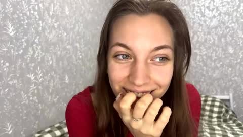 Snapshot of jessidardenne chatting on 01.10.26 Marie online show from 01.10.26