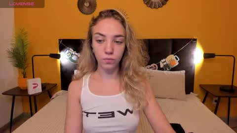 Snapshot of jessie_curlyy chatting on 09.22.25 Jessie online show from 09.22.25