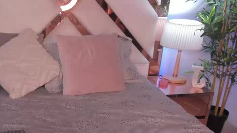 JESSICA STONNE online show from 01.11.25