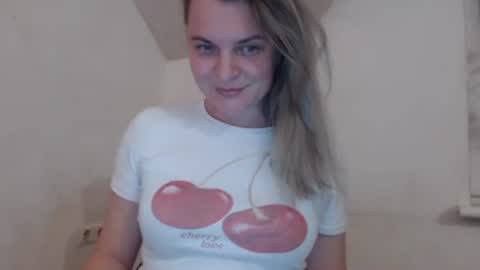 Snapshot of jessyangels chatting on 04.22.26 jessyangels online show from 04.22.26