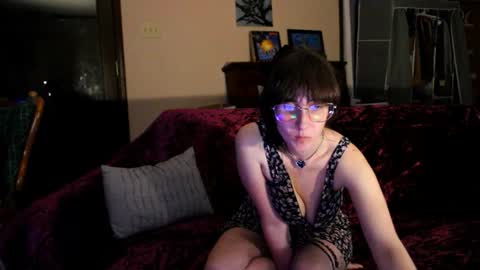 Snapshot of jessystrings chatting on 05.17.26 jessystrings online show from 05.17.26