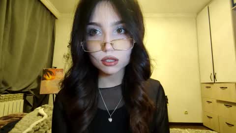 I am Gina ntmu Lets hit 10 Thumbs Up together online show from 12.20.25