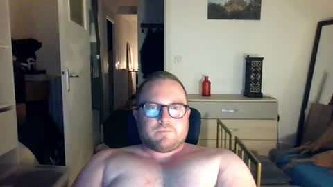 Snapshot of jeuneloup92 chatting on 07.17.26 jeuneloup92 online show from 07.17.26
