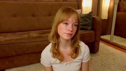 Snapshot of jewellhogan chatting on 12.18.25 Gwen online show from 12.18.25