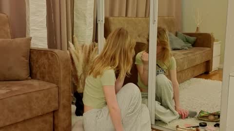 Snapshot of jewellhogan chatting on 01.09.26 Gwen online show from 01.09.26