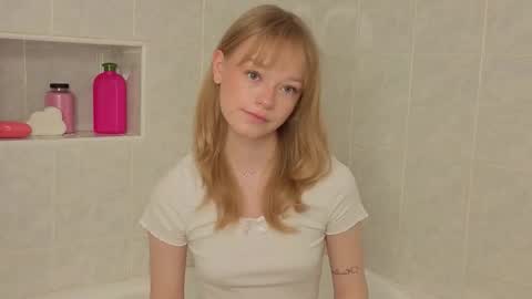 Snapshot of jewellhogan chatting on 01.10.26 Gwen online show from 01.10.26