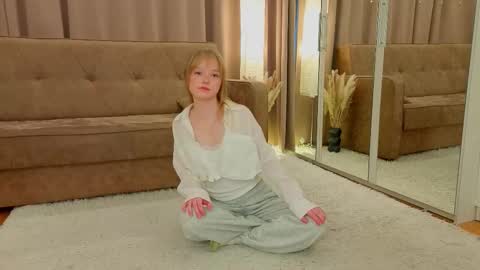 Snapshot of jewellhogan chatting on 01.14.26 Gwen online show from 01.14.26