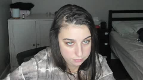 Miss Lovely online show from 01.01.25