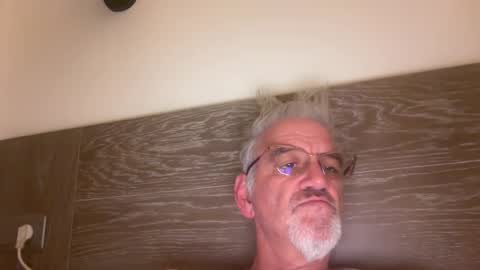 Snapshot of jewlronny chatting on 03.09.25 jewlronny online show from 03.09.25