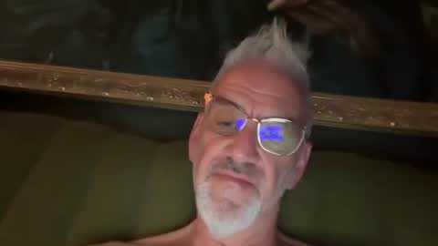 Snapshot of jewlronny chatting on 09.10.25 jewlronny online show from 09.10.25