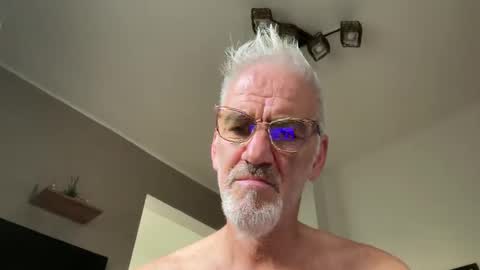 Snapshot of jewlronny chatting on 09.30.25 jewlronny online show from 09.30.25