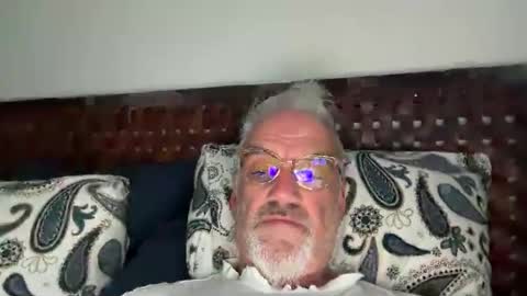 Snapshot of jewlronny chatting on 10.01.25 jewlronny online show from 10.01.25