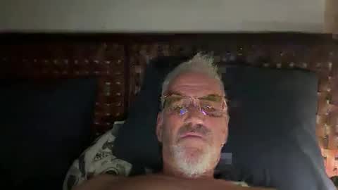 Snapshot of jewlronny chatting on 10.02.25 jewlronny online show from 10.02.25