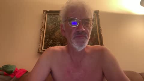 Snapshot of jewlronny chatting on 12.04.25 jewlronny online show from 12.04.25