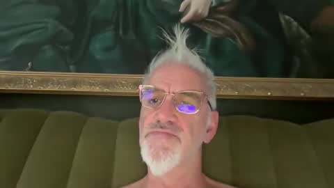 Snapshot of jewlronny chatting on 12.18.25 jewlronny online show from 12.18.25