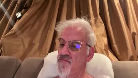 Snapshot of jewlronny chatting on 01.05.26 jewlronny online show from 01.05.26