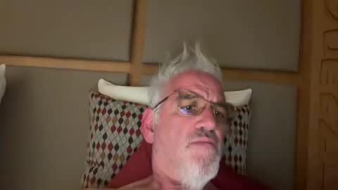 Snapshot of jewlronny chatting on 02.19.26 jewlronny online show from 02.19.26