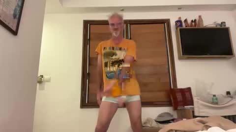 Snapshot of jewlronny chatting on 02.28.26 jewlronny online show from 02.28.26