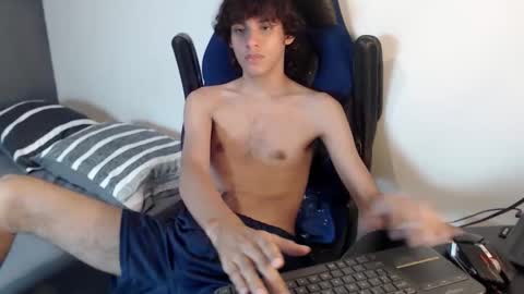 Snapshot of jey_foxx chatting on 04.21.26 jey_foxx online show from 04.21.26