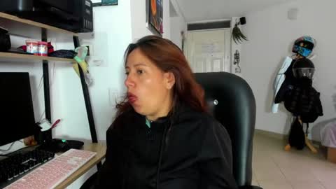 Snapshot of jezabel_purple chatting on 06.16.26 Camila online show from 06.16.26