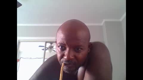 Snapshot of jezone200 chatting on 09.10.25 J One 55 online show from 09.10.25