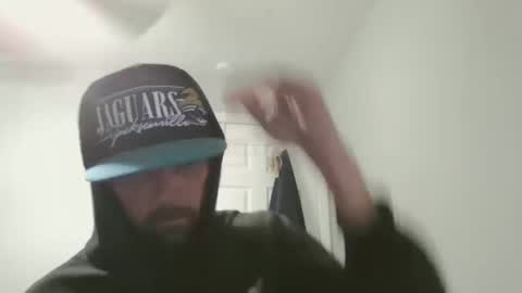 Snapshot of jholls chatting on 12.08.24 jholls online show from 12.08.24