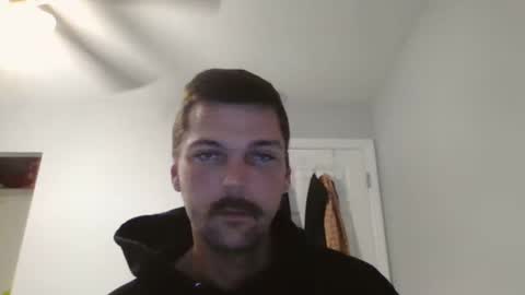 Snapshot of jholls chatting on 02.08.25 jholls online show from 02.08.25