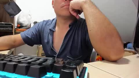 Snapshot of jhonatan_morales_s chatting on 11.21.25 jhonatan_morales_s online show from 11.21.25