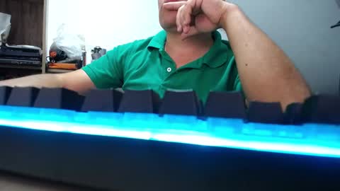 Snapshot of jhonatan_morales_s chatting on 11.23.25 jhonatan_morales_s online show from 11.23.25