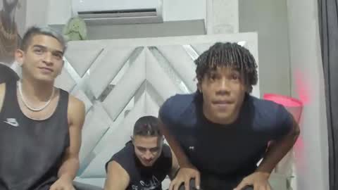 Snapshot of jhonny_flames7 chatting on 12.12.24 jhonny online show from 12.12.24