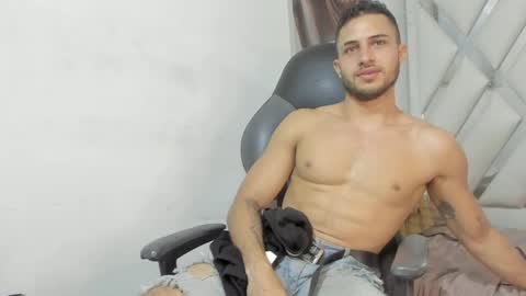 Snapshot of jhonny_flames7 chatting on 12.21.24 jhonny online show from 12.21.24