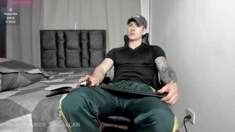 Jhonaiker online show from 12.15.25